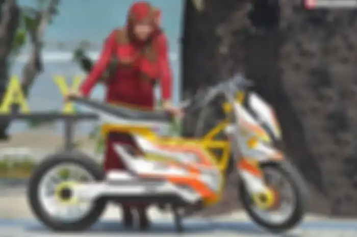 Ubahan pada Yamaha Mio yang dipilih Ferry Arizona berbeda dengan penyemplak skubek lainnya. Tidak condong Thailook atau street racing. Tapi, pede menerapkan konsep skubek prototype untuk masa depan.