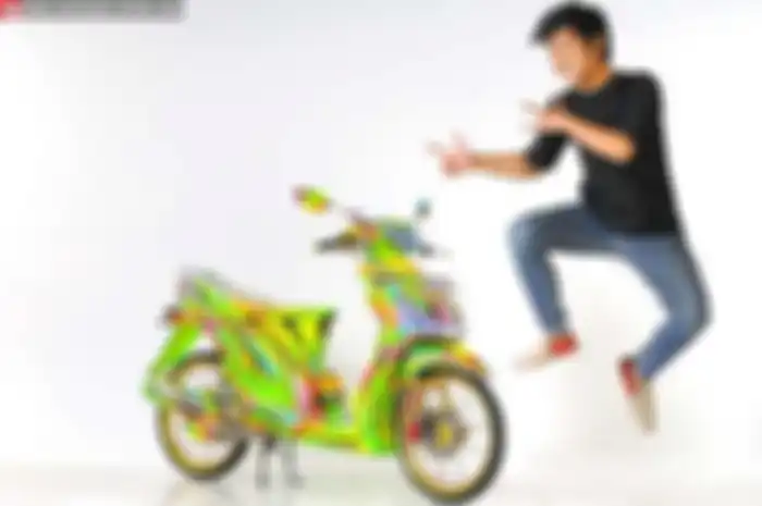 Motor balap malam identik dengan pacuan ceper dengan bodi kerempeng. Tapi, apa jadinya kalau besutan kebut trek lurus itu tampil dengan bodi full airbrush ngejreng? Ya, jadi kayak Yamaha Mio 2011 ini yang kini jadi inceran para cewek ABG. Wew..!