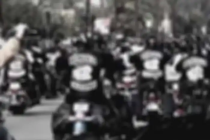The Mongols Motorcycle Club atau kadang The Mongols Nation atau Mongols Brotherhood diambil dari suku liar, keras pimpinan Jengis Khan. Klub ini adalah one percenters sejati, geng motor yang menunjukkan eksistensi lewat perang jalanan, peredaran obat