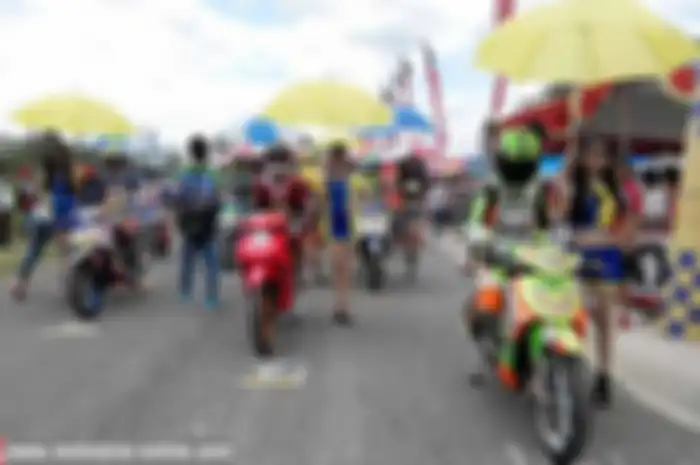 Seri ke-4 kejurnas Motoprix region 1 yang berlangsung di sirkuit Kandi, Sawahlunto, Sumatera Barat, Minggu (20/4), dihiasi cuaca yang sangat panas. Panasnya sangat berbeda dibandingkan lokasi lain. Makanya, menjadi tantangan tersendiri bagi pembalap 