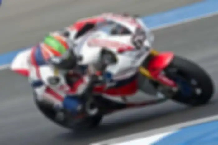 World Superbike (WSBK) seri IV berlangsung akhir pekan ini (16-17) di sirkuit Assen, Belanda. Di race 1 WSBK Belanda, Nicky Hayden berhasil naik podium pertamanya di balapan motor produksi masal kasta tertinggi ini.