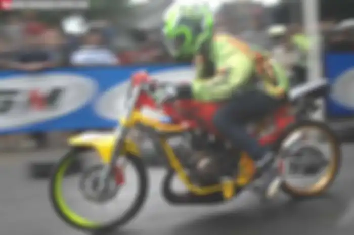 Kelas Ninja rangka standar masih ramai di kalangan balap adu lurus, terlebih di Jawa Timur. Tahun 2014 dijadikan tim Kolor Ijo asal Nganjuk untuk mengeluarkan senjata terbarunya di kelas Ninja 150R rangka standar.