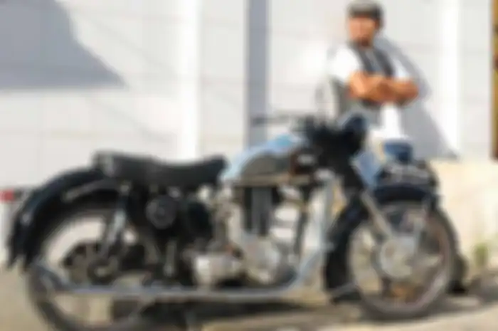 MOTOR Plus beruntung bertemu 2 Norton di wilayah Jakarta Utara. Keduanya termasuk kategori collector item. Satu adalah 18 H 1949 500 cc milik Yopi Rahmat satunya lagi ES2 1954 500 cc milik Pak Ken yang sama-sama life member MACI Jakarta.