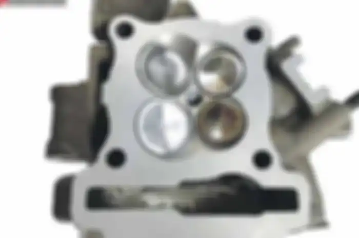 Jarang sekali atau bahkan belum ada kepala silinder Yamaha Jupiter MX mengusung klep segede ini. Edan, “Klep isap ukuran 31 mm dan buang 27 mm,” cocor Chandra Sopandi dari bengkel bubut Master Tjendana Bandung, Jawa Barat. Soalnya jumlah klep MX ada 