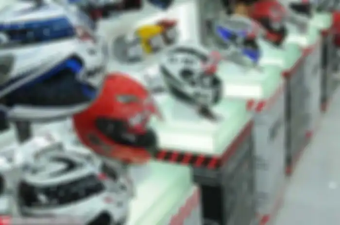 Saat membeli helm semestinya seperti membeli motor. Rusak gir ataupun piston ada spare-part pengganti. Tetapi repotnya tidak semua helm yang dijual memiliki komponen pengganti saat ada yang rusak.
