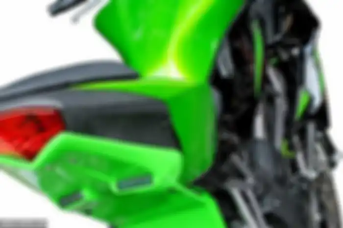 Sepertinya kini era motor jenis sport lagi berkibar. Dulu sport berkapasitas mesin 250 cc masih jarang dilirik pabrikan untuk dijadikan line up produksi mereka. Eh, belakangan malah saling gempur sana-sini. Bukan cuma makin banyak pilihan, tetapi kin
