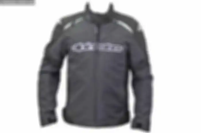 Jaket anti air Alpinestar Gunner digunakan untuk harian dengan fitur lapisan anti air di dalamnya. Bahan jaket anti air Alpinestar Gunner m