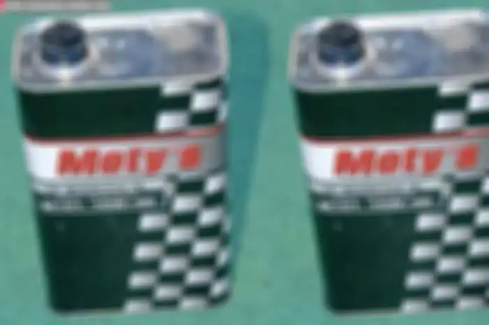 Selama ini kebanyakan mekanik balap mengandalkan oli Motul 300V untuk melayani sistem pelumasan pada pacuan balap. Berbeda dengan tim Kawasaki Greentech Riau (KGR).