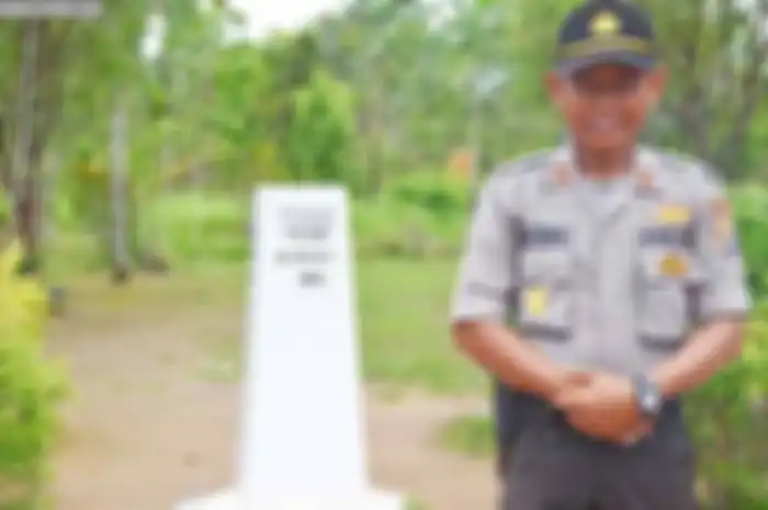 Memasuki wilayah timur di Merauke yang tanda batas akhir wilayah NKRI, seorang Polisi dengan ramah membantu terhadap masyarakat dan komunitas motor. Khususnya, biker yang sudah pernah menginjak bumi Papua Merauke. Itulah Ipda Ma'ruf Suroto. Bisa dibi