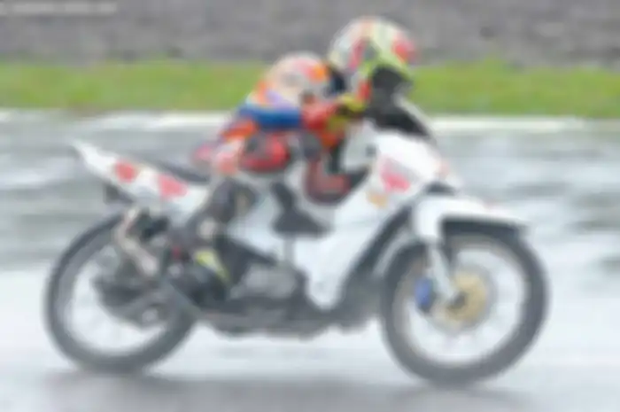 Salah satu aplikasi bikin tenaga motor terdongkrak adalah pemakaian CDI racing.  CDI berfungsi mengatur pengapian. Komponen ini memperluas powerband dan tarikan motor jadi lebih panjang. Ini karena limiternya sudah dipindah ke putaran yang lebih ting