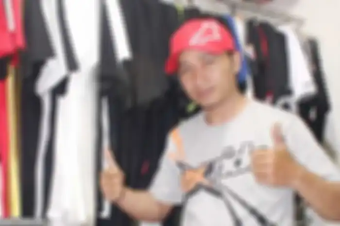 Sosok brother satu ini lumayan unik. Kerjaan tetap dia bos  toko handphone  Net One Com yang eksis di Bandung. Sebagai two wheeler, dia gandrung motor 2-tak dan ngumpulin sedikitnya 20-an NSR. “Sudah pada nggak ada, sekarang tinggal 4,” entengnya.