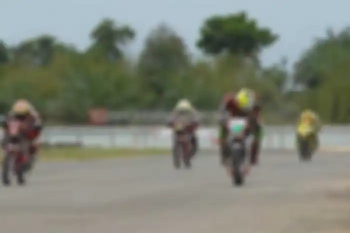 Sirkuit Bumi Rahayu Kalimantan Utara menjadi tuan rumah gelaran Motorprix seri 3 region 4, pada QTT yang dilangsungkan hari ini (6/8) sebanyak 14 pembalap dari 15 pembalap terkena penalti yang membuat waktu yang ditempuh bakal ditambah 5 detik.
Yap, 