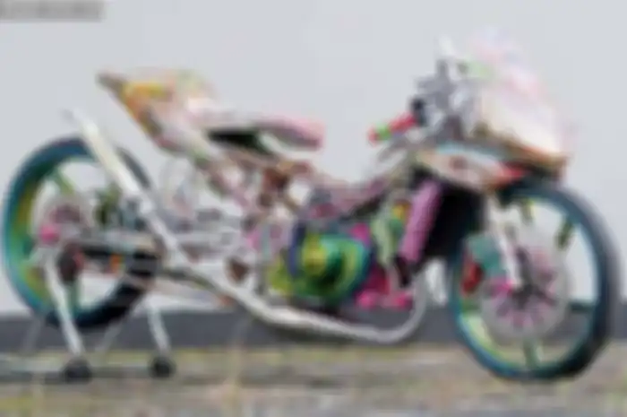 Motor ini bukan jago buat tampil poser. Namun, juga fungsional dipakai riding karena mesinnya pun sudah porting-polish dan pakai karbu Keihin PE 28