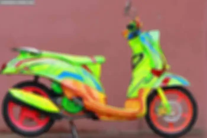 Pancaran warna ceria nan cerah yang dimiliki kelir fluorescent, cenderung menyala saat kena sinar. Bahkan ketika kondisi basah dan tersorot lampu, semakin lebih kentara. Virus warna scotchlite ini memiliki 15 pilihan warna. Di Indonesia, hanya bebera