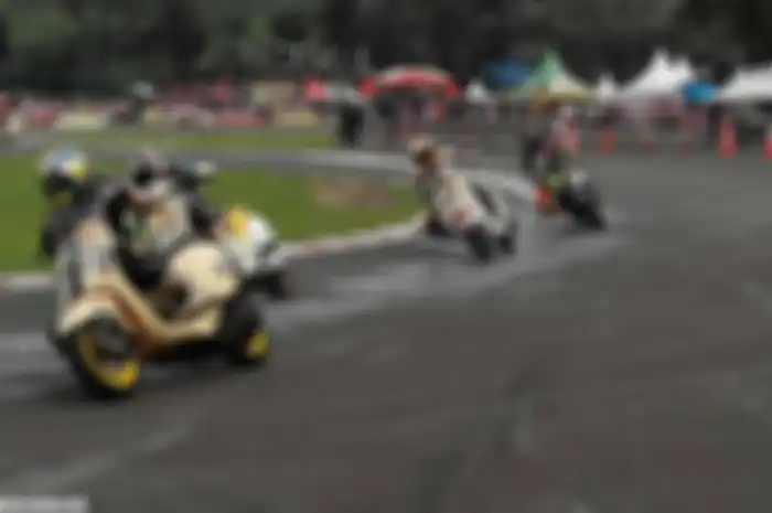 Seri pertama Scooter Prix diikuti ratusan pembalap dari berbagai daerah. Balapan yang berlangsung di sirkuit karting Sentul, Jawa Barat, hari ini (8/3) juga berbeda dari tahun sebelumnya. Tahun ini dibuka kelas khusus Matic Jepang sebagai supporting 