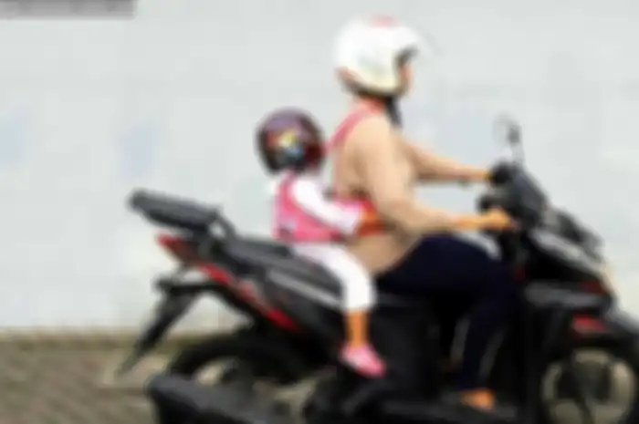 Mesti tetap optimis. Meski masih terlihat banyak pelanggaran dilakukan pengendara, namun masih banyak yang peduli terhadap keselamatan.