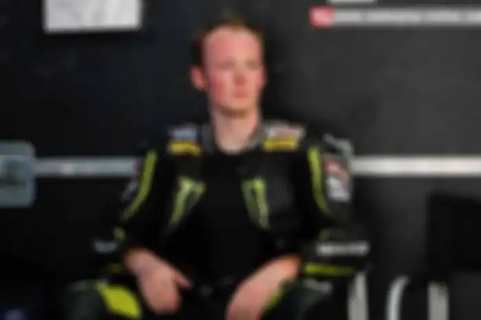 Pemrbalap tim Yamaha Tech 3, Bradley Smith membuat kejutan dengan meraih waktu tercepat dalam sesi latihan bebas kedua Motogp Catalunya, Jum’at (13/6) kemarin.