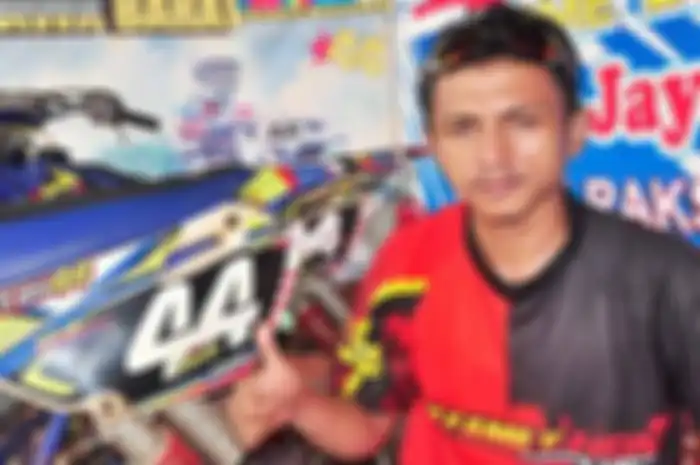 Enjang M. Ridwan Spesialis Sticker dan Decal, Pesanannya Kebanyakan dari Ajang Grasstrack