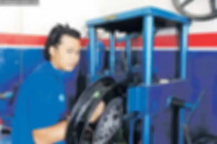 Bagi pemilik motor yang sudah mengaplikasi pelek racing, kadang mengalami masalah speleng,  bibir pelek mangap, atau pecah. So yang tinggal di Bekasi bisa datang ke Nano Gemilang Jaya Motopress yang berdiri tahun 2009. Nano Gemilang Jaya Motopress sp