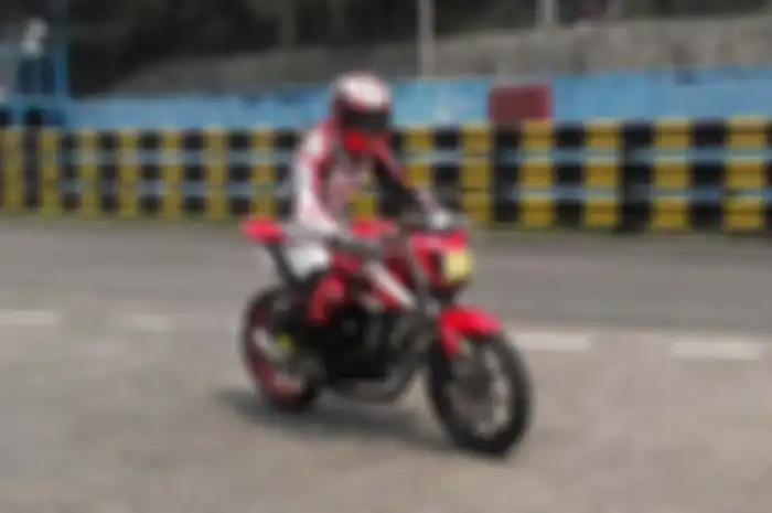 Hari ini (21/5) seri II Kejurnas Sport bertajuk Indospeed Race Series (IRS) digelar di sirkuit International Sentul, Bogor, Jawa Barat. Pembalap Astra Motor Racing Team, Sudarmono menjadi yang tercepat di sesi kualifikasi Kejurnas Sport 150 cc