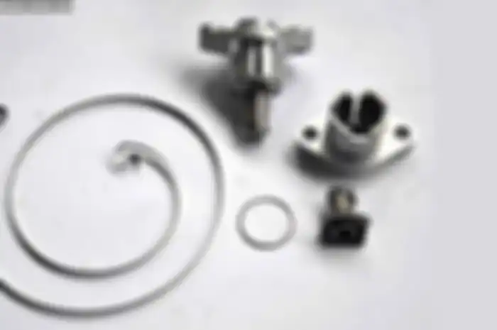 Jika setelan tensioner sudah dikencangkan namun masih terdengar suara berisik, biasanya kondisi ini disebabkan pita per yang ada di dalam tensioner sudah mulai letoy alias lemah.