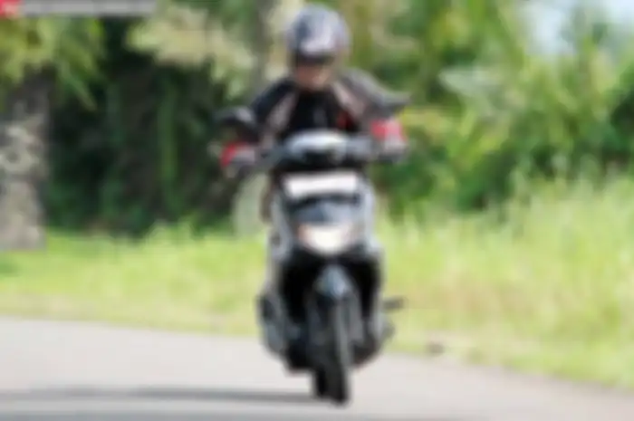 Edisi 774, tim MOTOR Plus sempat rasakan sesaat ketangguhan produk baru Yamaha GT 125 Eagle Eyes. Posisi handling enggak jauh dari Xeon RC dan Soul GT. Tampaknya, line up yang masuk ke GT-Series ini gabungkan dua gen berbeda, yaitu performa engine Xe