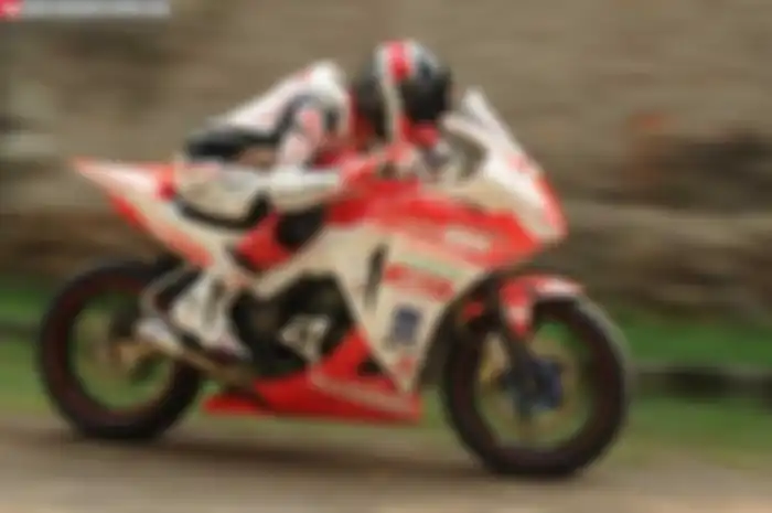 Tak hanya berkutat di engine untuk menggapai juara Nasional! Seperti Honda CBR 250R pacuan Wawan Hermawan yang Juara Nasional kelas Kejurnas Sport 250 cc 2013 ini. Racer tim Astra Motor Racing Team (ART) ini dibekali pacuan berbobot 127 kg. Itu, sesu