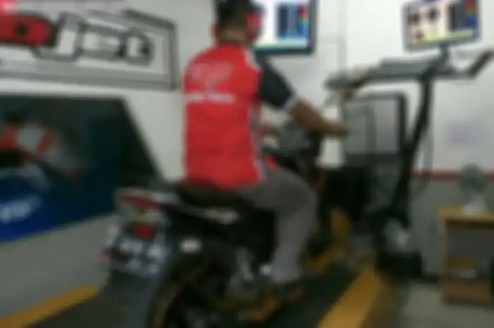 Saluran gas buang free flow lazimnya diaplikasi untuk meningkatkan performa dapur pacu. Sayangnya, suara keras terdengar di ujung knalpot. Sedangkan tak semua pemilik motor demen suara lantang. Makanya, beberapa produsen lengkapi produknya pakai db k