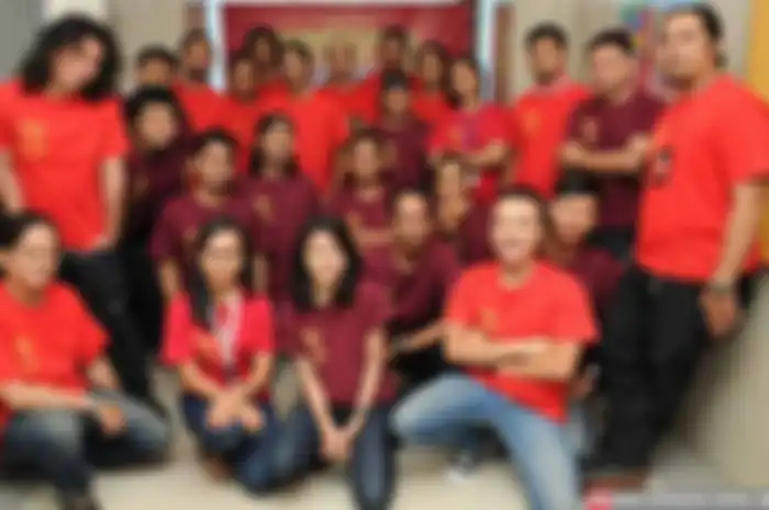 Lima belas tahun sepertinya baru kemarin berlalu. Waktu itu terpikir bikin tabloid khusus two wheeler sebagai ajang silaturahmi. Pengin tampilkan segera karya para builder, kisah seru, pengalaman turing juga profil pengendara yang menginspirasi.