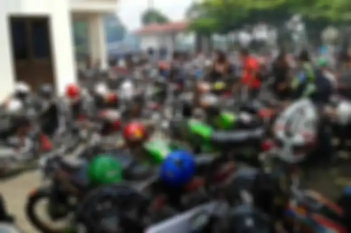 Istimewa... inilah yang terjadi diacara ulang tahun yang ke 3 Yamaha King Club Cianjur (15/26) lalu. Bertempat di gedung Herlina Mutiara gelaran acara mampu dipadati 3000 lebih bikers penyemplak RX King.