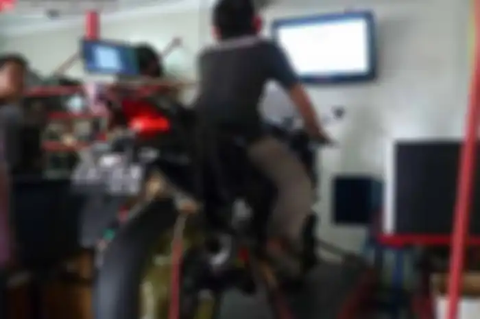 Performa bawaaan lahir Honda CBR 250R terbilang cukup mumpuni. Tapi, Jerry yang berdomisili di Jl. Olahraga 6,  Kemanggisan, Jakarta Barat masih belum puas. Tak tanggung-tanggung, pemuda ganteng brewokan ini putuskan buat gedein kapasitas silinder CB