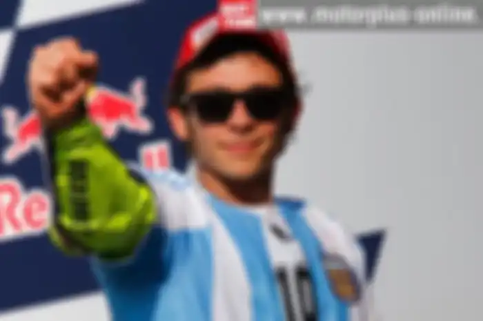 Ada sebuah fakta menarik yang terungkap di MotoGP musim ini. Meski menguasai klasemen sementara pembalap, Valentino Rossi cuma menang 4 lap di MotoGP 2015. Loh, apa maksudnya? Maksudnya, setelah 6 seri dilaksanakan, total ada 144 lap yang dilahap par