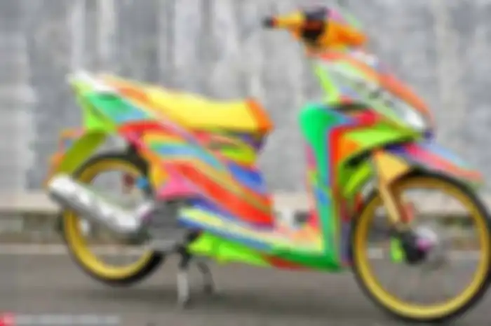 Doni Indra, lajang asal Raja Polah, Tasikmalaya, Jawa Barat ini sangat beruntung. Ia selalu mendapat suport dari ortunya untuk melakoni hobinya. “Termasuk buat modifikasi motorku ini. Apalagi orang tua juga sama-sama demen modifikasi,” buka Doni.