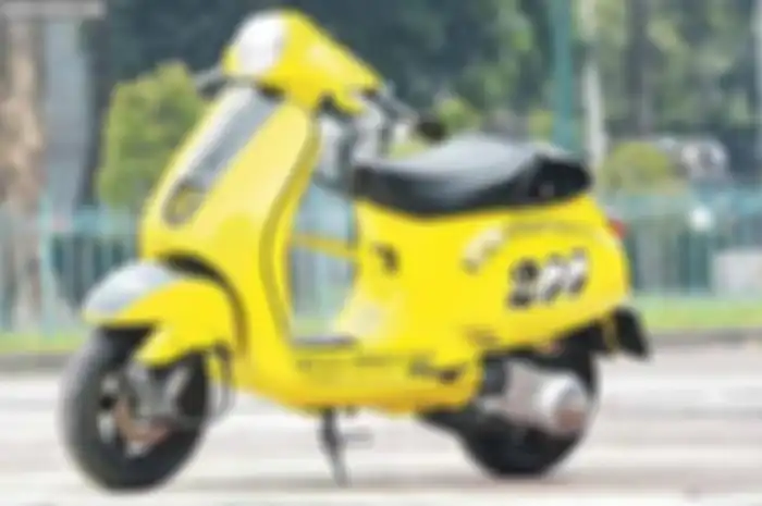 Karendita Dayri warga Prapanca, Jakarta Selatan dalam memodifikasi tunggangannya yaitu sebuah Vespa LX 125 bergaya Mooneyes