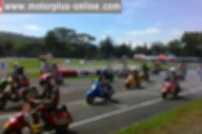 Ajang balap Vespa di sirkuit Sentul Karting garapan Vespa Balap Indonesia (VBI), membuat suasana makin panas. Acara ini sangat diminati. Buktinya peserta yang ikut banjir bor! Malah, balap Vespa Sentul sampai kehabisan grid start.