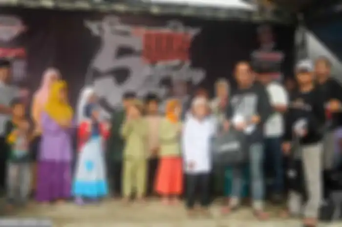 Riungan tak lupakan akar budaya. Atraksi silat khas Indonesia juga sexy dancer yang nge-mix dengan tarian tradisional. salut!