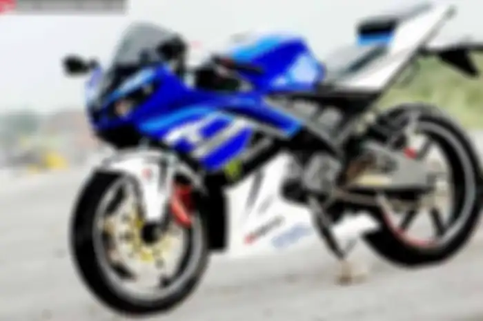 Andre Setyawan gerah dengan tampilan Yamaha V-ixion miliknya yang tampil standar. Secara kebetulan, Andre juga satu sekolah dengan Jason yang tidak lain adalah anak dari modifikator Lent Automodified (LA) asal Probolinggo, Jawa Timur.