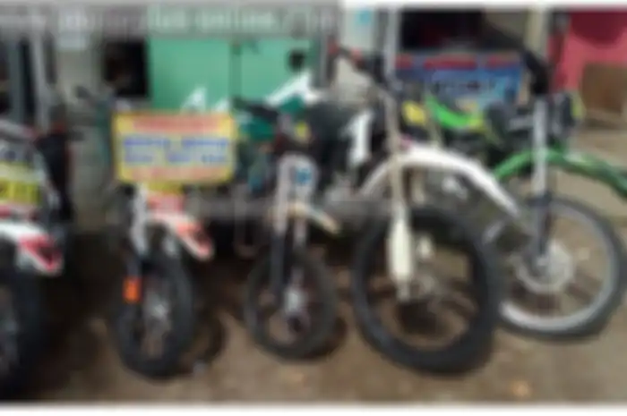 Pantai Pangandaran merupakan objek wisata Pangandaran yang paling populer di kabupaten Pangandaran, Jawa Barat sekaligus menjadi ikon wisatanya. Namun tahukah sobat, ternyata di kabupaten Pangandaran yang menyajikan eksotisme hamparan pantai dan pasi