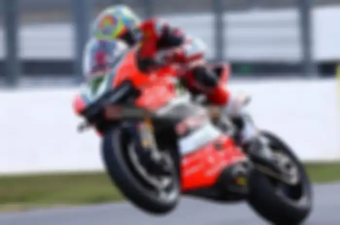 Rider Ducati di kancah World Superbike, Chaz Davies berhasil mejadi pemenang dalam race pertama Race 1 WSBK Magny Cours Prancis. Perjudian ban intermediate bawa Davies kuasai Prancis di race 1.