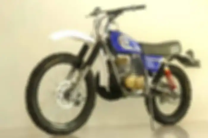 Ceritanya, Yayat pemilik Yamaha RX-Z lawas ini nemu sebongkah tangki Honda XL. Bukannya disimpan, justru dipasang pada sasis RX-Z. Soalnya, doi kepincut tampilan klasik aroma motorcross lawas. Dibantu Tarko dari Starco Motor, Purwokerto, untuk mewuju
