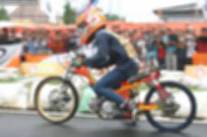 Andi Bendol, tunner adu kebut trek lurus asal Salatiga, Jawa Tengah, Korek Yamaha Vega ancam kejurnas drag jadi serius untuk rival-rivalnya di Kajen, Pekalongan, Jawa Tengah, beberapa minggu lalu. Meski saat itu waktu tempuh melorot lantaran kondisi 