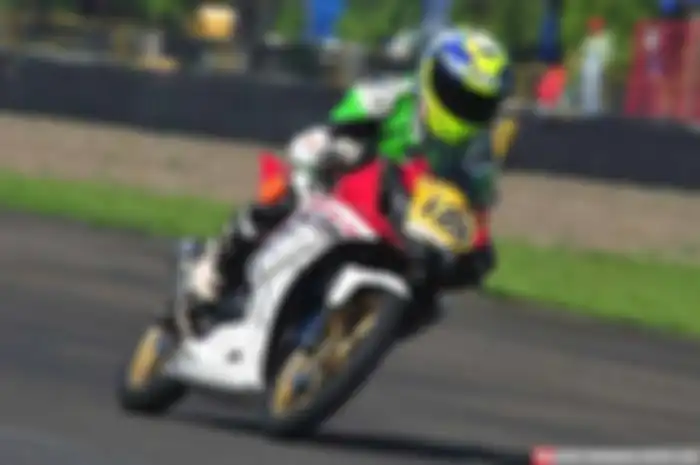Hadir di ajang balap satu merek pabrikan berlambang garputala, Yamaha YZF-R15 yang dipacu Febrianus Balank sukses curi perhatian. Hadir pada dua seri terakhir Sunday Race, Balank bikin Yamaha YZF-R15 Juara Umum R15 di Sunday Race kelas Profesional