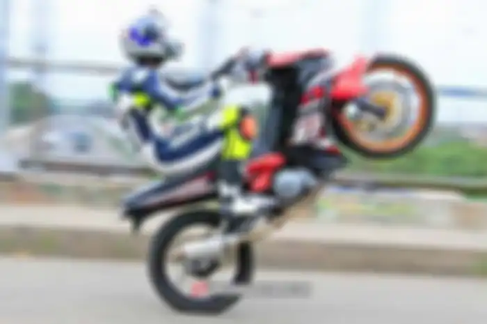 Awal 2016 jadi permulaan yang baik buat punggawa-punggawa dari Duffy Duck Motor (D2M) yang bermarkas di Jl. Raya Kapin, No. 1, Kalimalang, Jakarta Timur. Pasalnya, Yamaha Jupiter MX 135LC garapannya yang turun pertama kalinya ini, langsung sabet podi