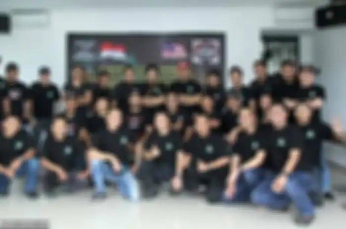 Klub-Z250 Owner Indonesia (K-Z250-OI) sebagai wadah pembesut Kawasaki Z250 bikin hajatan di Oak Tree Hotel, Jakarta Selatan pada Sabtu, 18 Januari 2014 lalu. Acara ini terbilang spesial  lantaran bertepatan dengan kunjungan persahabatanTeam Z250 Forc