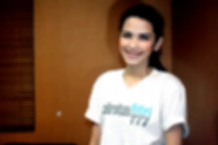 Dinda Kanya Dewi Vs Mischa
