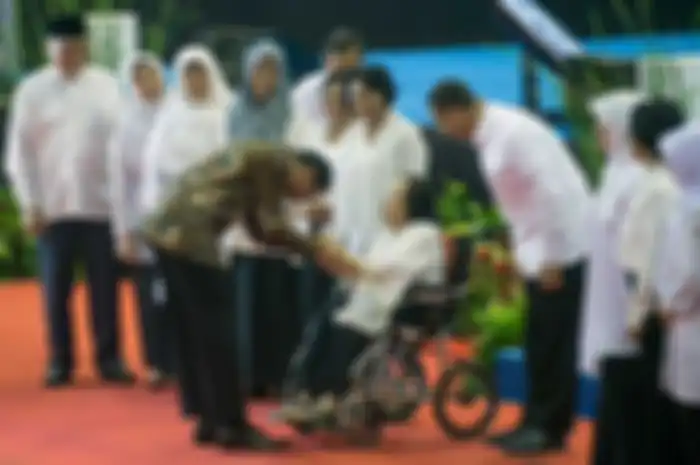 Pak Jokowi Salaman ke Guru SMP-nya