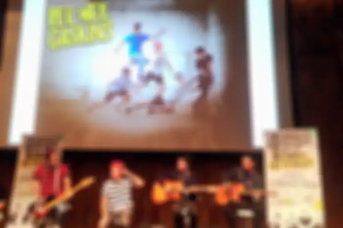 Pee Wee Gaskins Opening 5SOS