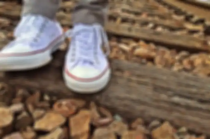 Sepatu putih