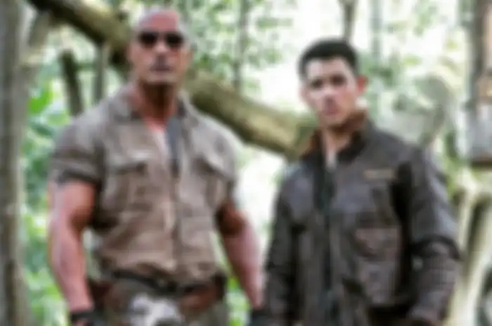 Dwayne Johnson dan Nick Jonas di lokasi syuting film Jumanji