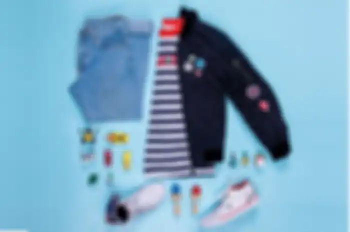 Di sekolah berhemat, di luar sekolah baru deh jajan-jajan. Dan yang paling banyak dibeli para remaja SMA adalah outfit, bro.